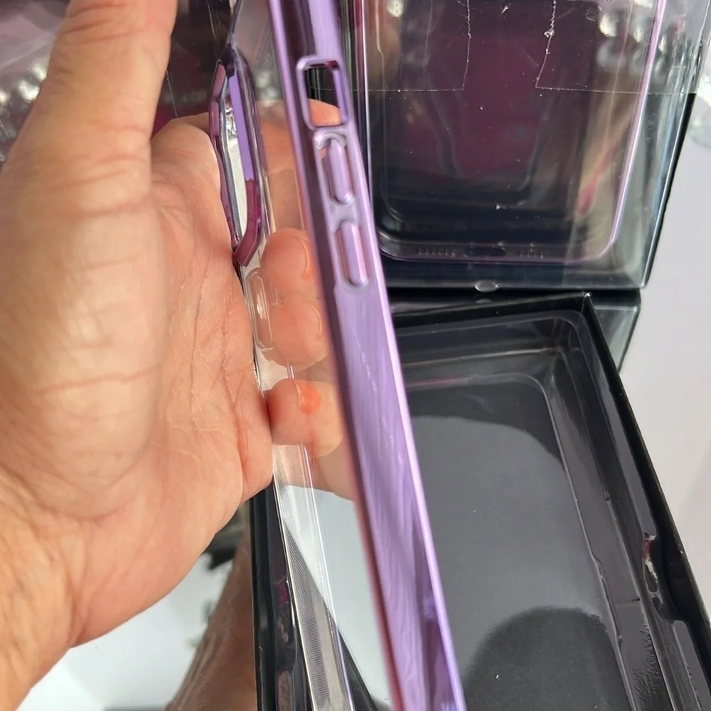 Ultra Hybrid Designed for iPhone 14 ProMax it charge without take the case